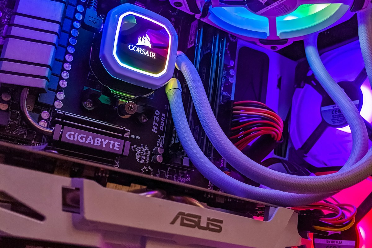 Computador desktop e componentes de hardware